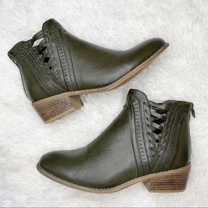 Boutique by Corkys olive green “Detailed” faux leather cutout ankle boots 8
